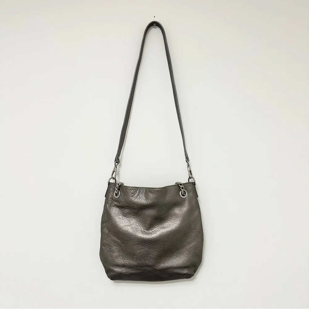 Michael Kors E-1212 Bucket Tote Metallic Silver Purse Crossbody 2 Way Purse GUC
